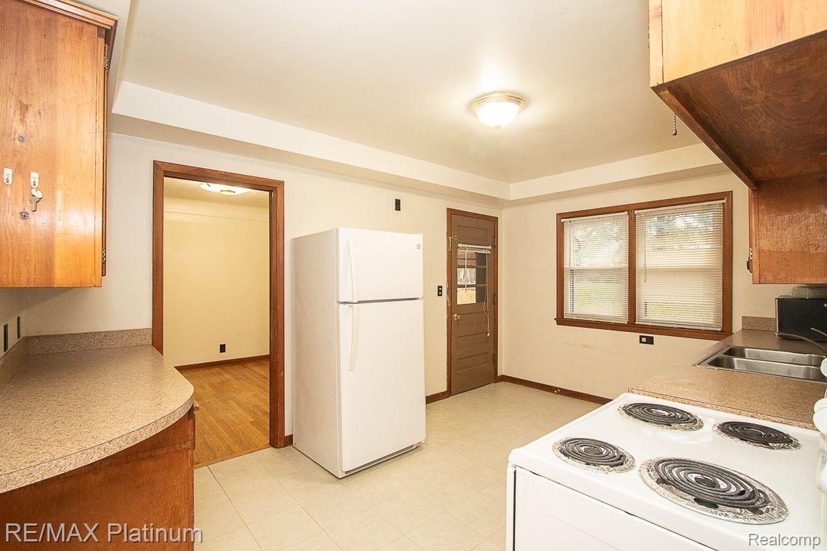 33166 Raphael Road Farmington, MI 48336 - Photo 22 of 50 Gallery Image 22