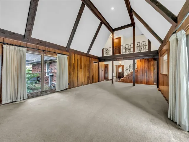 $464,000 | 907 North Forest Lane, Liberty, MO 64068