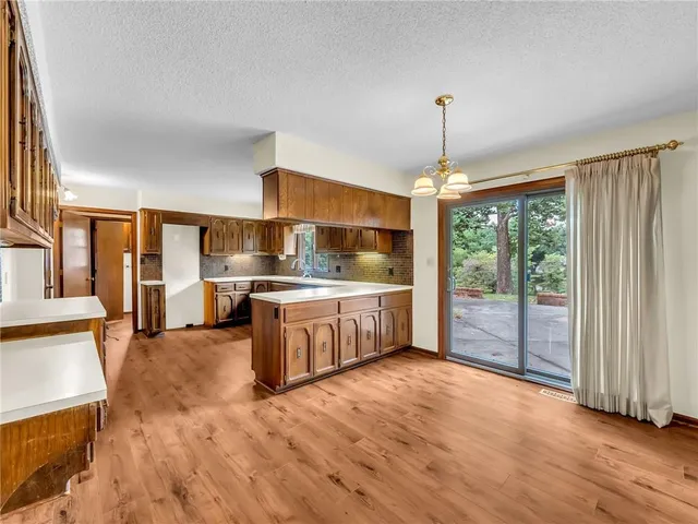 $424,900 | 907 North Forest Lane, Liberty, MO 64068