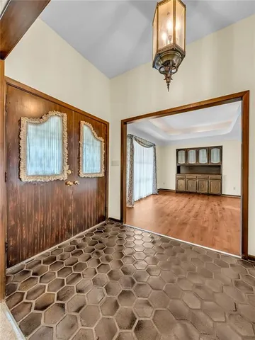 $464,000 | 907 North Forest Lane, Liberty, MO 64068