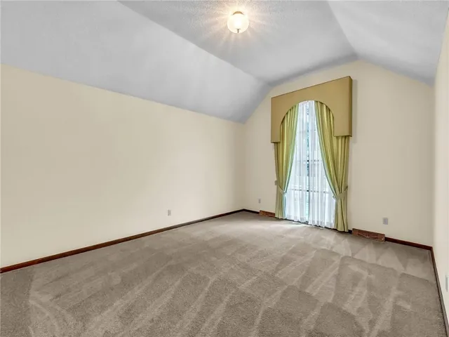 $464,000 | 907 North Forest Lane, Liberty, MO 64068