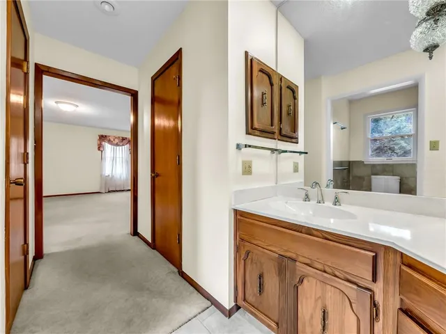 $464,000 | 907 North Forest Lane, Liberty, MO 64068