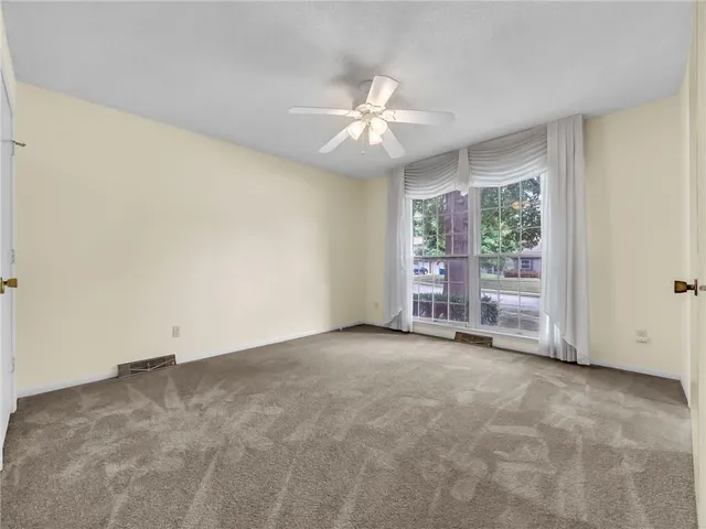 $464,000 | 907 North Forest Lane, Liberty, MO 64068