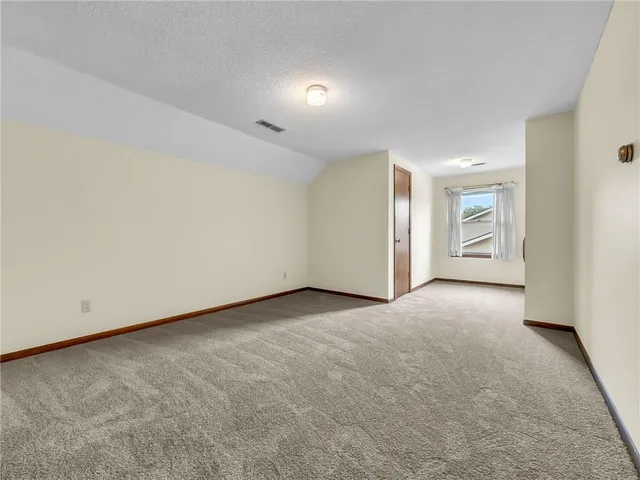 $464,000 | 907 North Forest Lane, Liberty, MO 64068