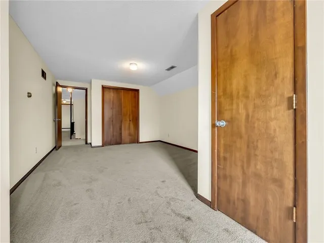 $464,000 | 907 North Forest Lane, Liberty, MO 64068