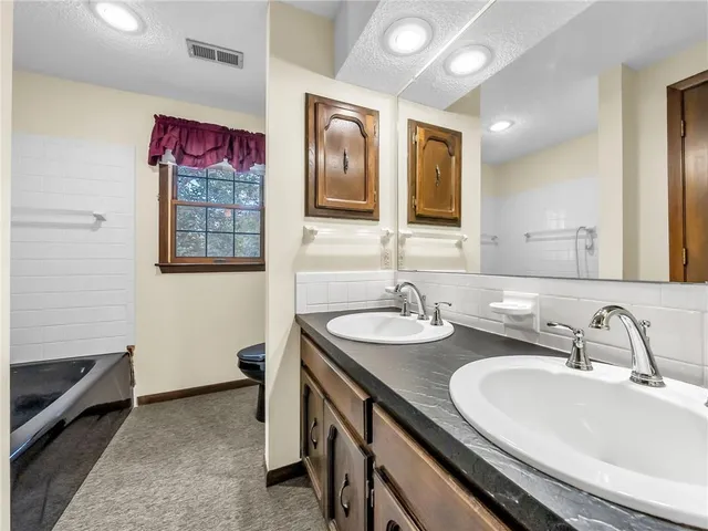 $424,900 | 907 North Forest Lane, Liberty, MO 64068