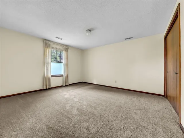 $464,000 | 907 North Forest Lane, Liberty, MO 64068