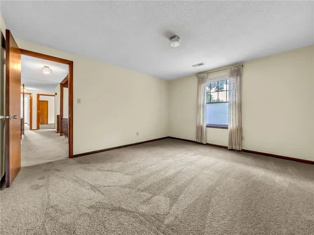 $464,000 | 907 North Forest Lane, Liberty, MO 64068