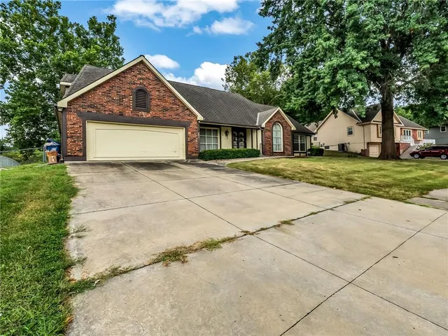 $424,900 | 907 North Forest Lane, Liberty, MO 64068