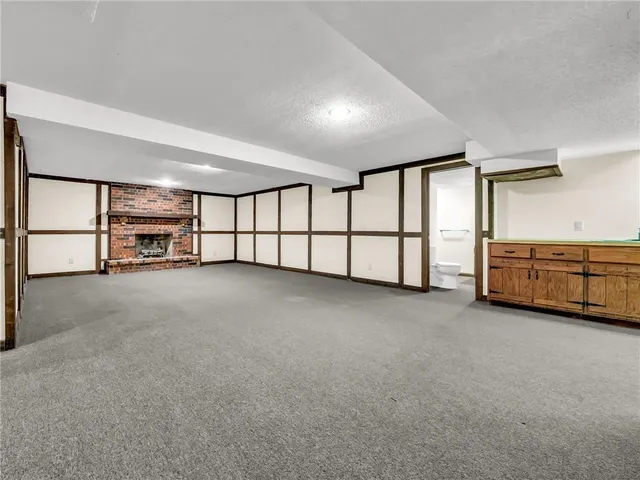 $464,000 | 907 North Forest Lane, Liberty, MO 64068