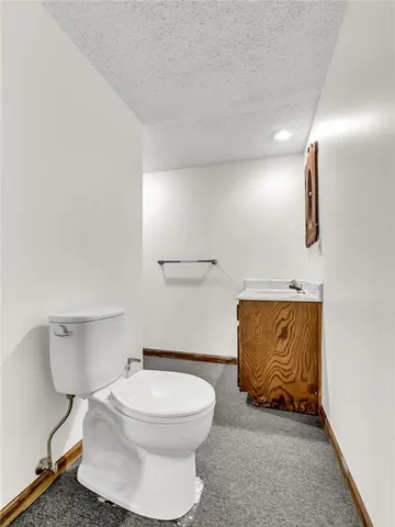 $464,000 | 907 North Forest Lane, Liberty, MO 64068