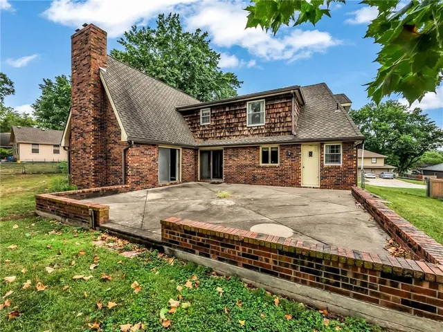 $464,000 | 907 North Forest Lane, Liberty, MO 64068