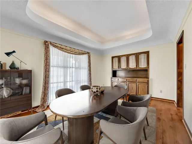 $464,000 | 907 North Forest Lane, Liberty, MO 64068