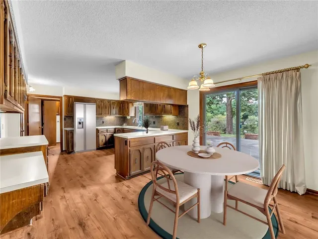 $464,000 | 907 North Forest Lane, Liberty, MO 64068