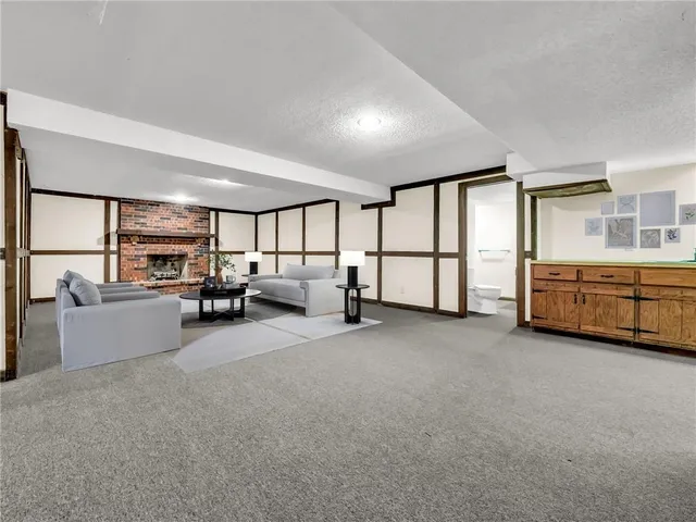 $464,000 | 907 North Forest Lane, Liberty, MO 64068