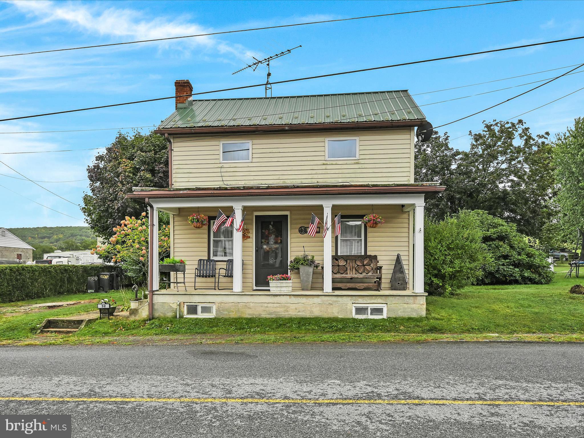 32 Schuylkill Road New Ringgold, PA 17960 - Photo 3 of 26 Front