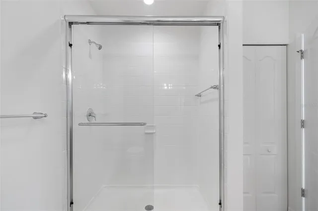 a sink sitting under a bathroom