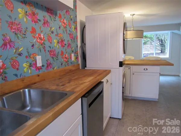 $435,000 | 822 Azalea Avenue, Black Mountain, NC 28711