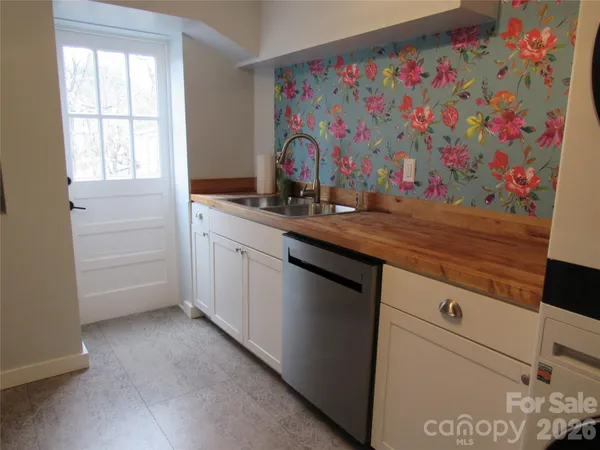 $435,000 | 822 Azalea Avenue, Black Mountain, NC 28711