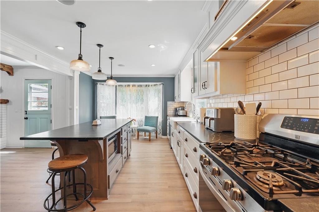 9849 Riggs Overland Park, KS 66212 - Photo 11 of 54