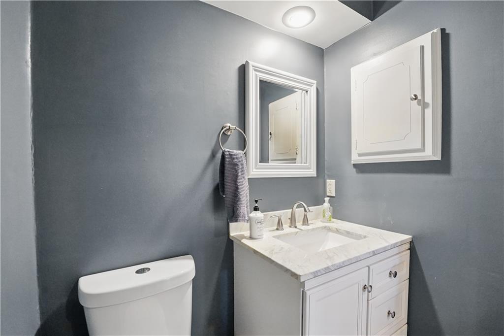 9849 Riggs Overland Park, KS 66212 - Photo 23 of 54