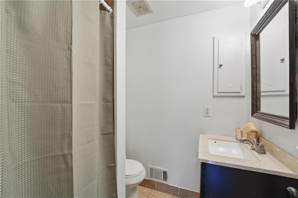 9849 Riggs Overland Park, KS 66212 - Photo 35 of 54