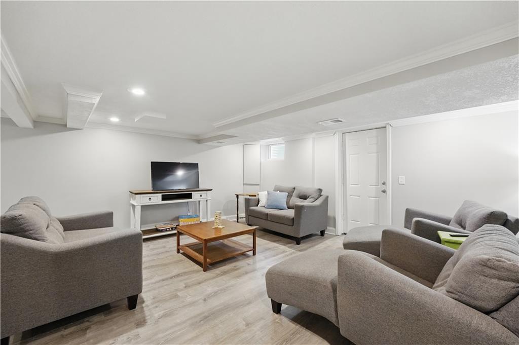 9849 Riggs Overland Park, KS 66212 - Photo 38 of 54