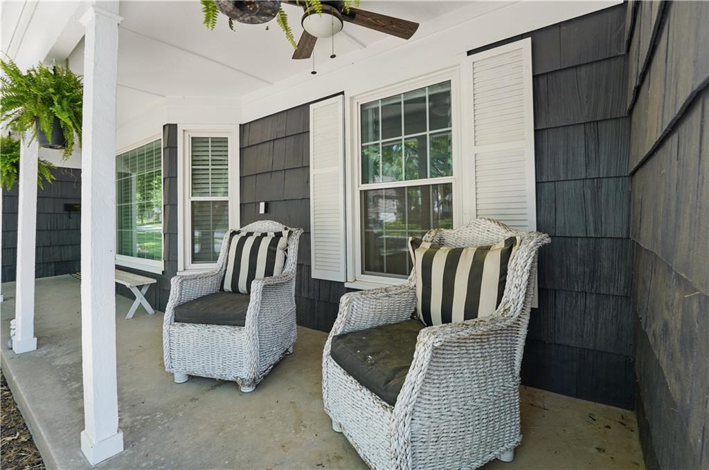 9849 Riggs Overland Park, KS 66212 - Photo 4 of 54