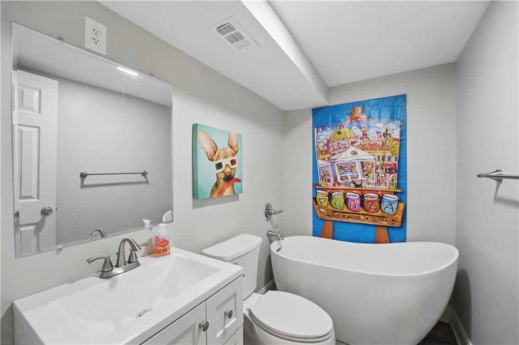 9849 Riggs Overland Park, KS 66212 - Photo 43 of 54