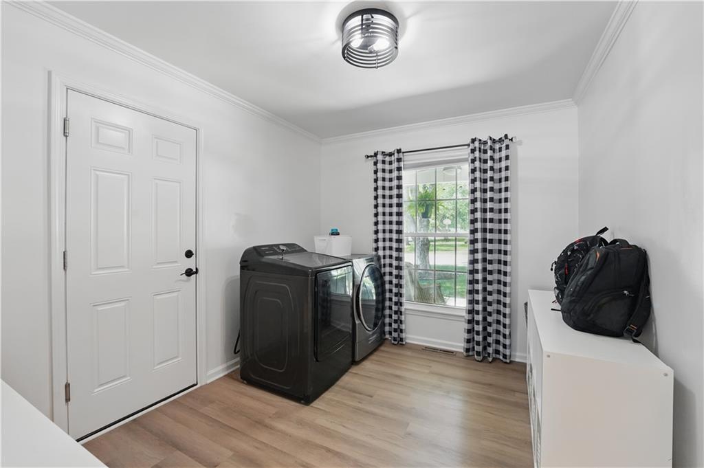 9849 Riggs Overland Park, KS 66212 - Photo 8 of 54