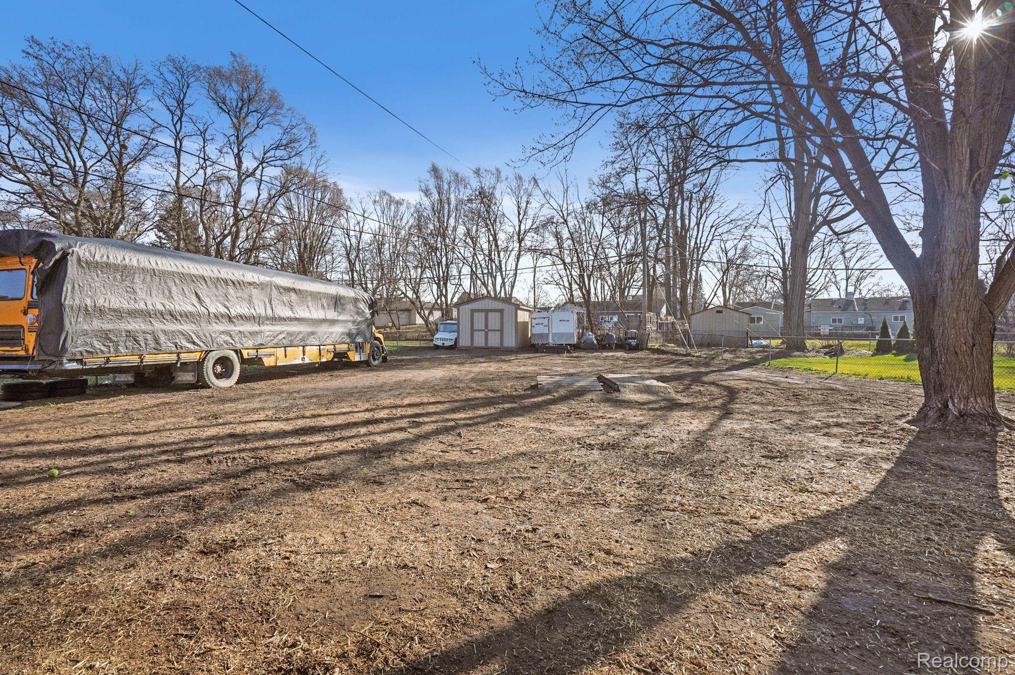 5473 Farm Road Waterford, MI 48327 - Photo 19 of 20 Gallery Image 19