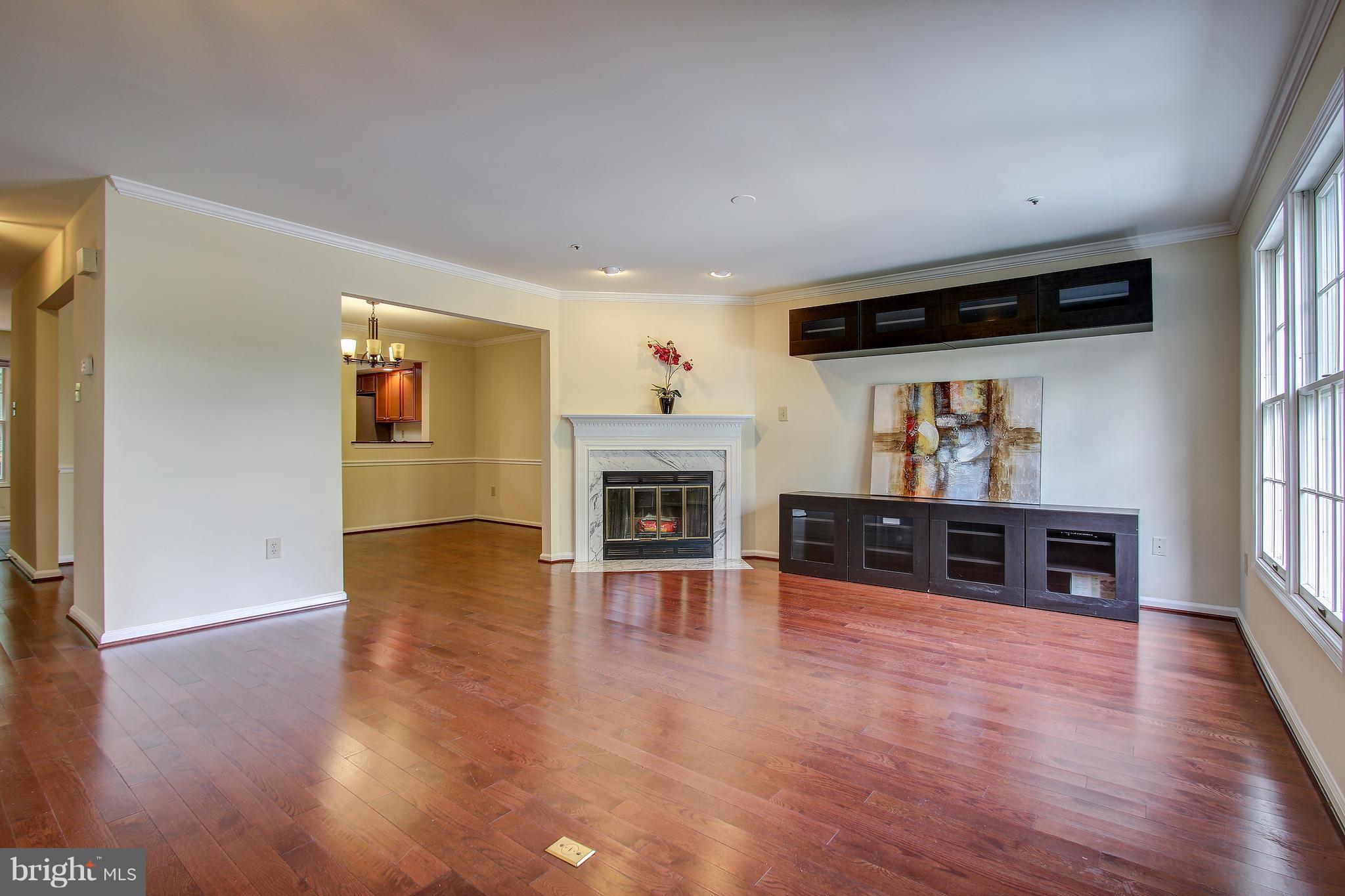 9204 Ispahan Loop Laurel, MD 20708 - Photo 3 of 30 Living Room