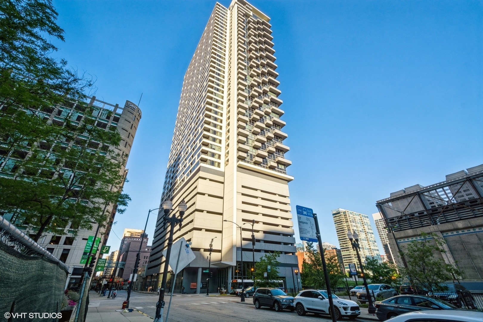 235 West Van Buren Street, Unit 4222 Chicago, IL 60607 - Photo 1 of 15