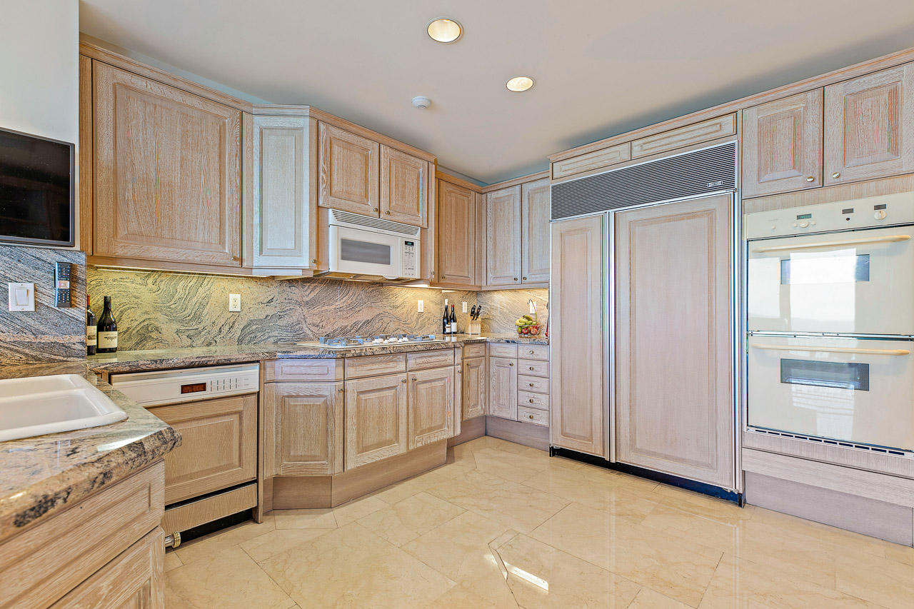 19950 South Beach Road, Unit 9N Jupiter, FL 33469 - Photo 14 of 29 Kitchen