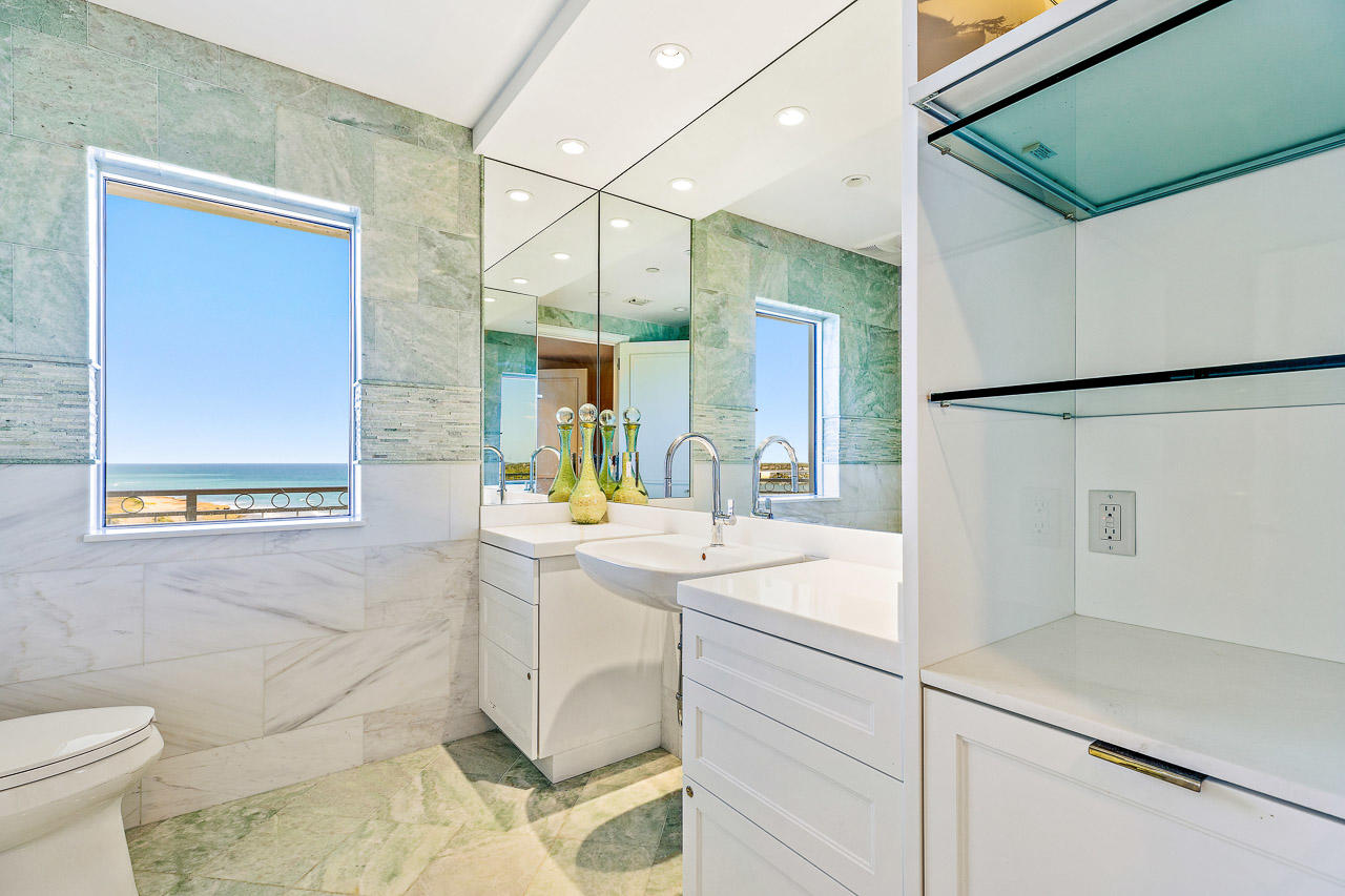 19950 South Beach Road, Unit 9N Jupiter, FL 33469 - Photo 16 of 29 Guest Bathroom