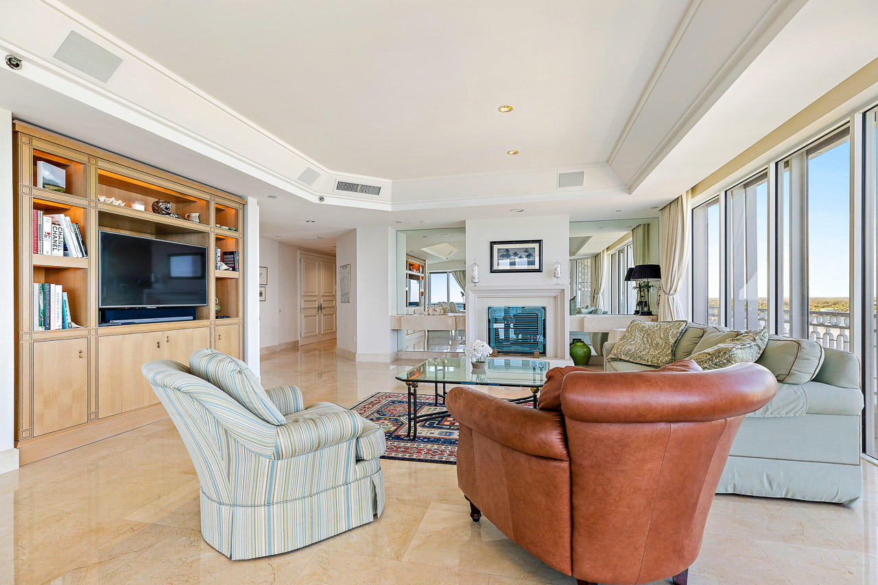 19950 South Beach Road, Unit 9N Jupiter, FL 33469 - Photo 10 of 29 Living/Family Room