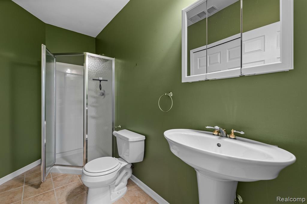 3904 Kaeleaf Road Lake Orion, MI 48360 - Photo 50 of 66
