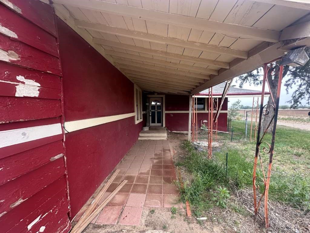 516 East Madison Street Lubbock, TX 79403 - Photo 2 of 18 a view of a porch