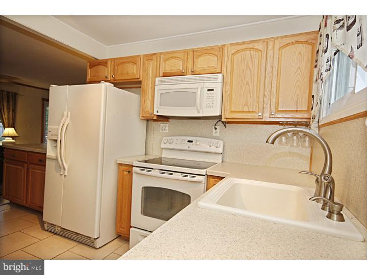 91 Wildflower Road Levittown, PA 19057 - Photo 4 of 16 Gallery Image 4