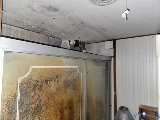 a view of utility room