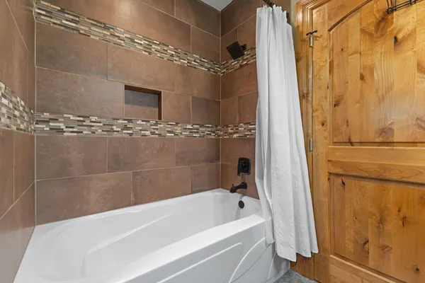 $719,900 | 34439 Northbrook Avenue, Lindstrom, MN 55045