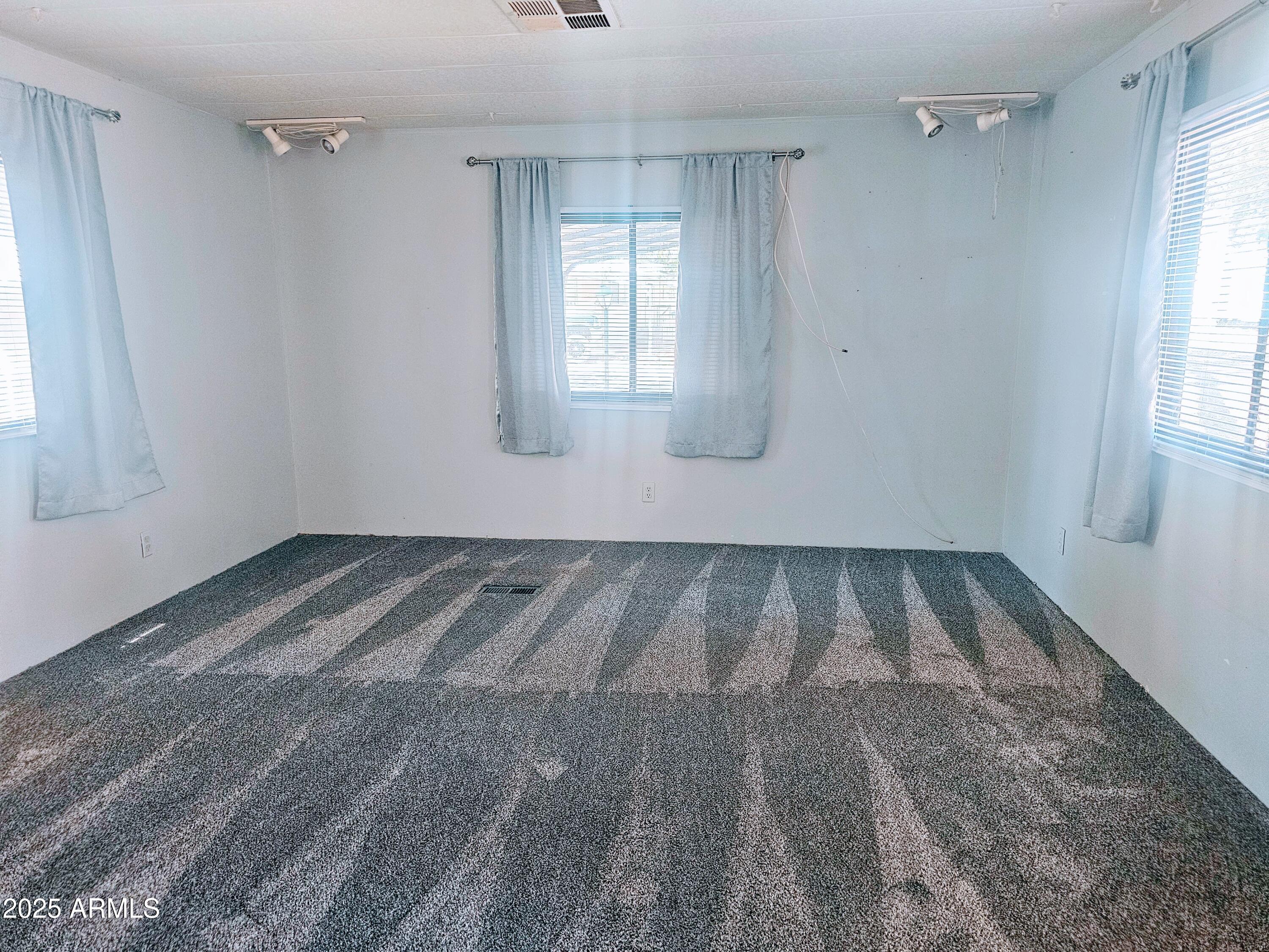 705 East Miller Road, Unit 19 Payson, AZ 85541 - Photo 6 of 20 Living Room