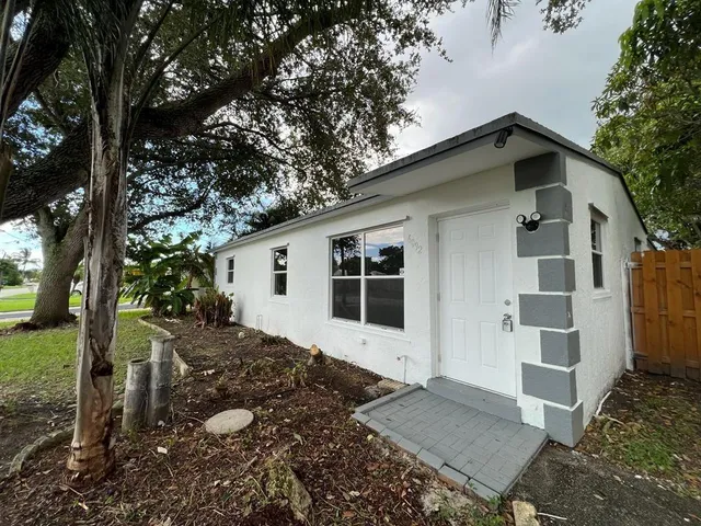 a house view with a outdoor space