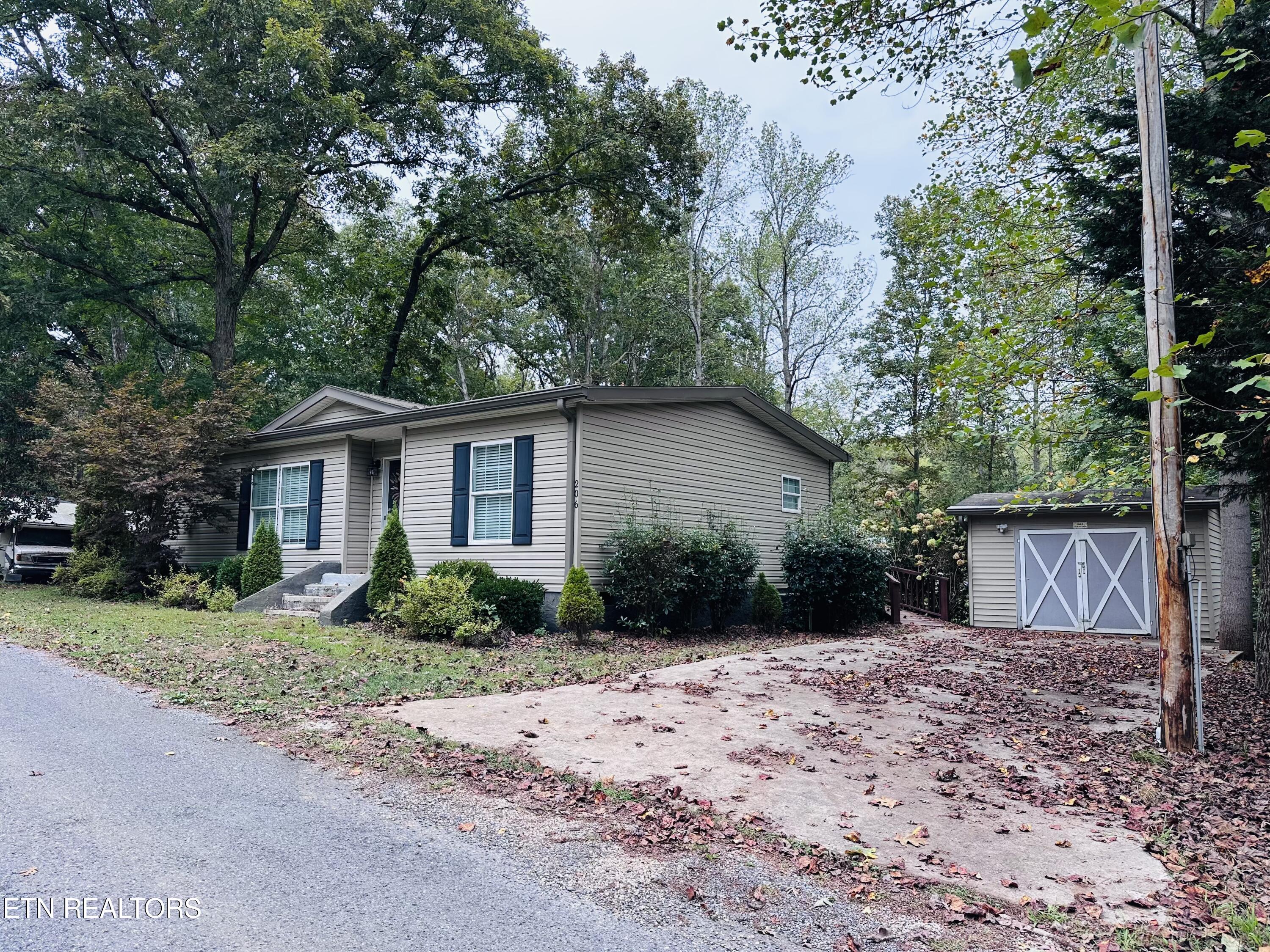 206 Randall Fugate Road Spring City, TN 37381 - Photo 3 of 25 IMG_0504