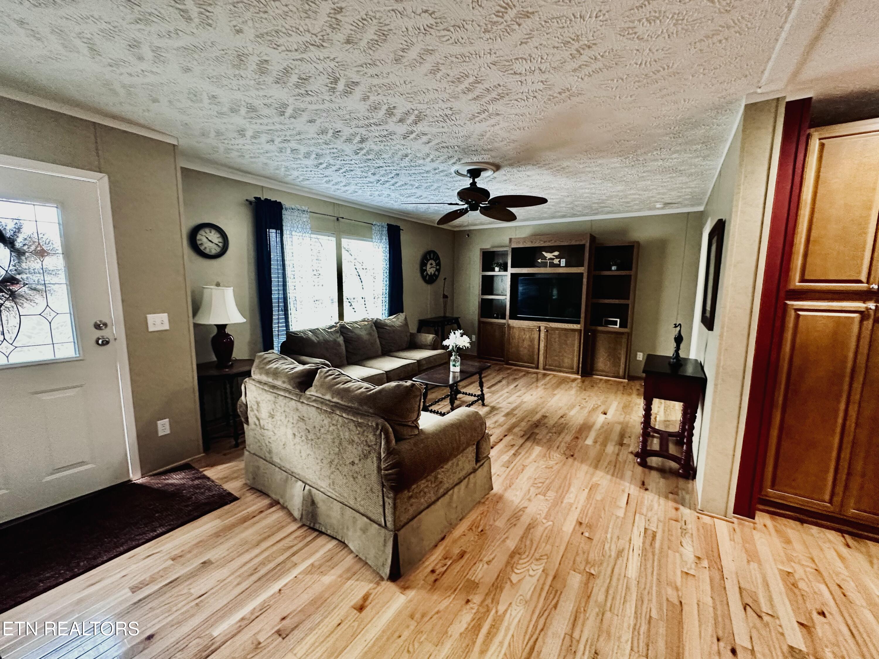 206 Randall Fugate Road Spring City, TN 37381 - Photo 6 of 28 Living Room