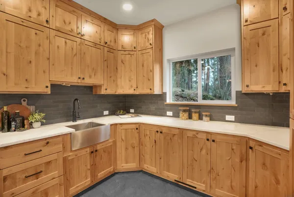 $2,000,000 | 13827 East 46th Avenue, Veradale, WA 99037