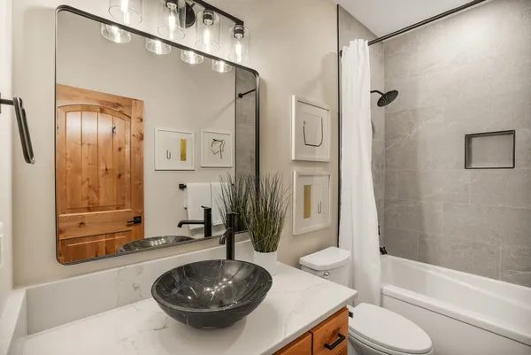 $2,000,000 | 13827 East 46th Avenue, Veradale, WA 99037
