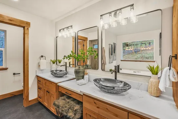 $2,000,000 | 13827 East 46th Avenue, Veradale, WA 99037