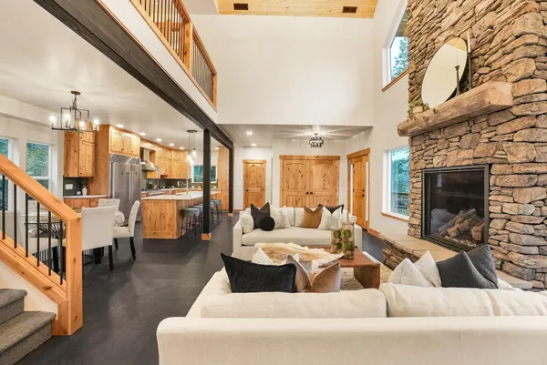 $2,000,000 | 13827 East 46th Avenue, Veradale, WA 99037