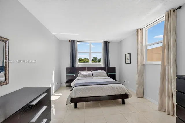 $120,000 | 2801 Somerset Drive, Unit 408, Lauderdale Lakes, FL 33311